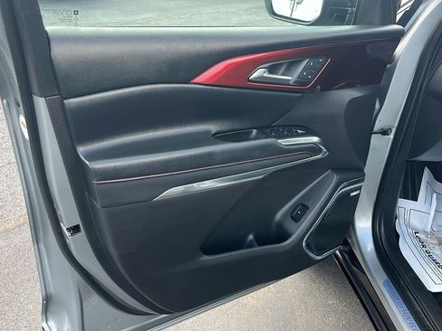 Used 2025 Chevrolet Traverse RS image 19