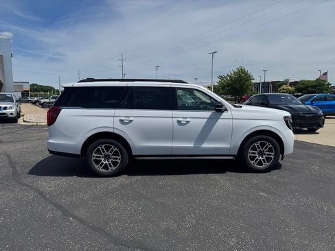 Certified 2025 Ford Expedition Active AWD/4WD image 2