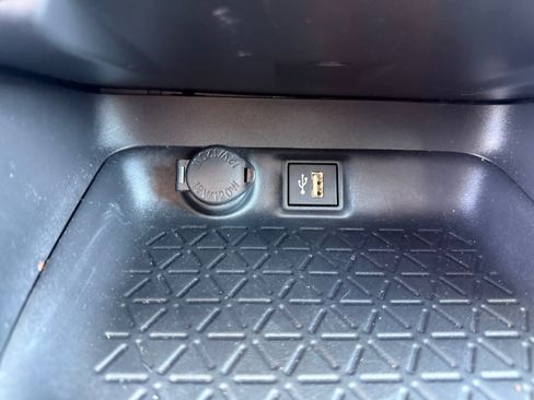 Used 2024 Toyota RAV4 LE AWD/4WD image 29