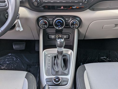 Used 2023 Hyundai Venue SEL FWD image 19