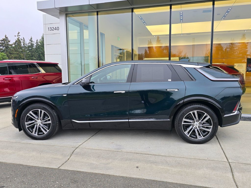 Certified 2024 Cadillac Lyriq Luxury AWD/4WD image 2