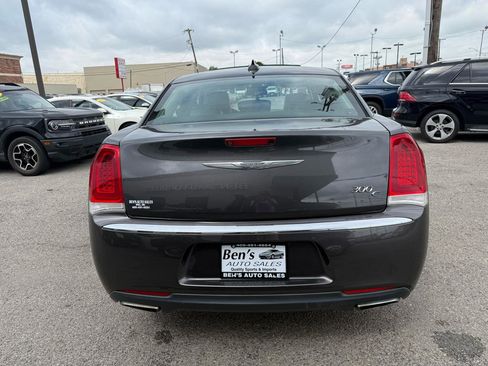 Used 2016 Chrysler 300 C image 7