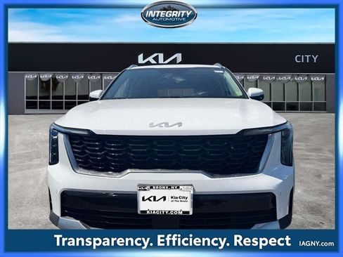 Certified 2024 Kia Sorento S AWD/4WD image 2
