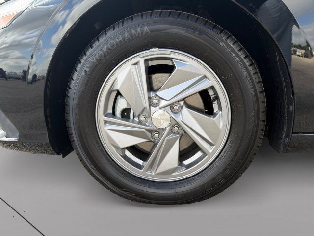 Used 2025 Hyundai Elantra SE FWD image 9