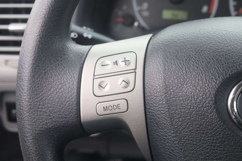 Used 2013 Toyota Corolla LE FWD image 8