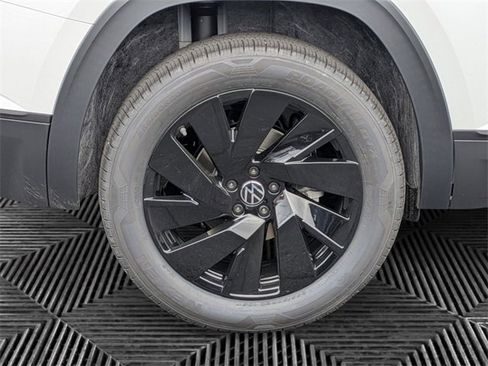 New 2026 Volkswagen Atlas SE image 9