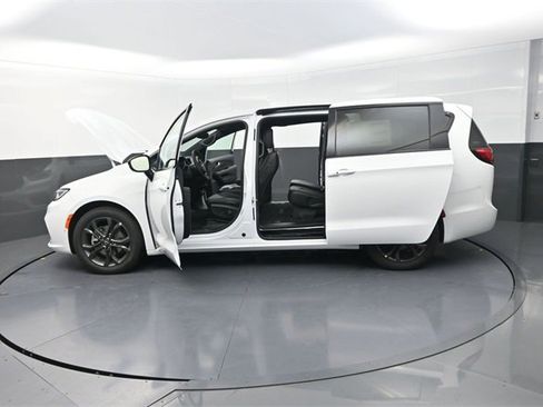 New 2026 Chrysler Pacifica Select image 28