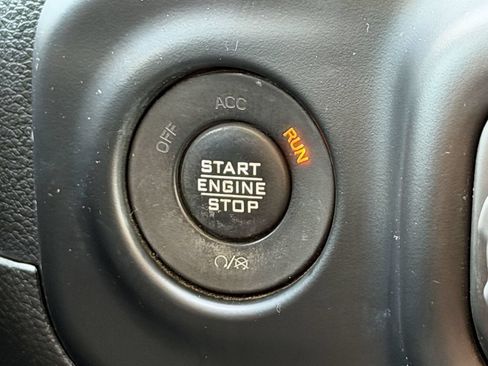 Used 2023 Jeep Gladiator Sport AWD/4WD image 18