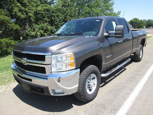 Used 2010 Chevrolet Silverado 3500 LT w/ Exterior Plus Package AWD/4WD image 8