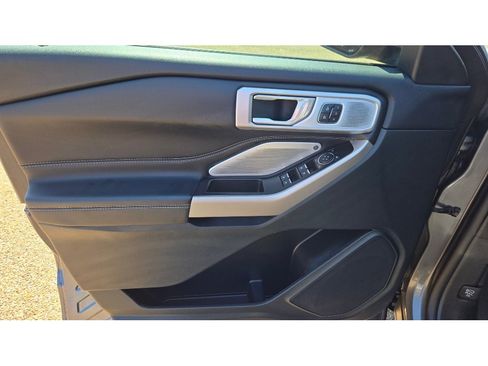 Used 2024 Ford Explorer Limited w/ Limited Technology Package RWD image 26