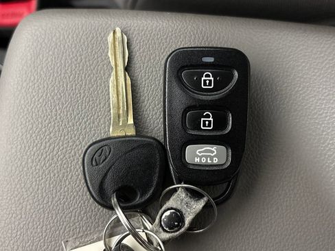 Used 2018 Hyundai Elantra SE image 31