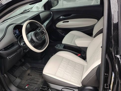 Used 2024 FIAT 500 e image 9