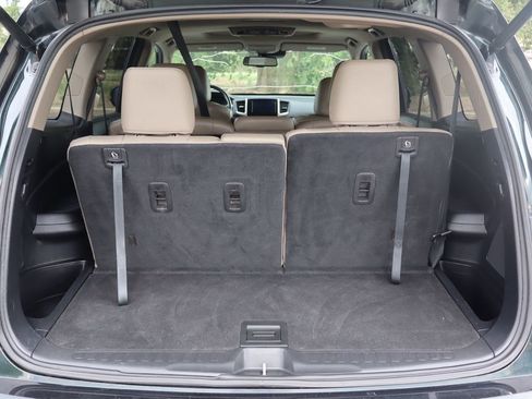 Used 2016 Honda Pilot Touring image 14