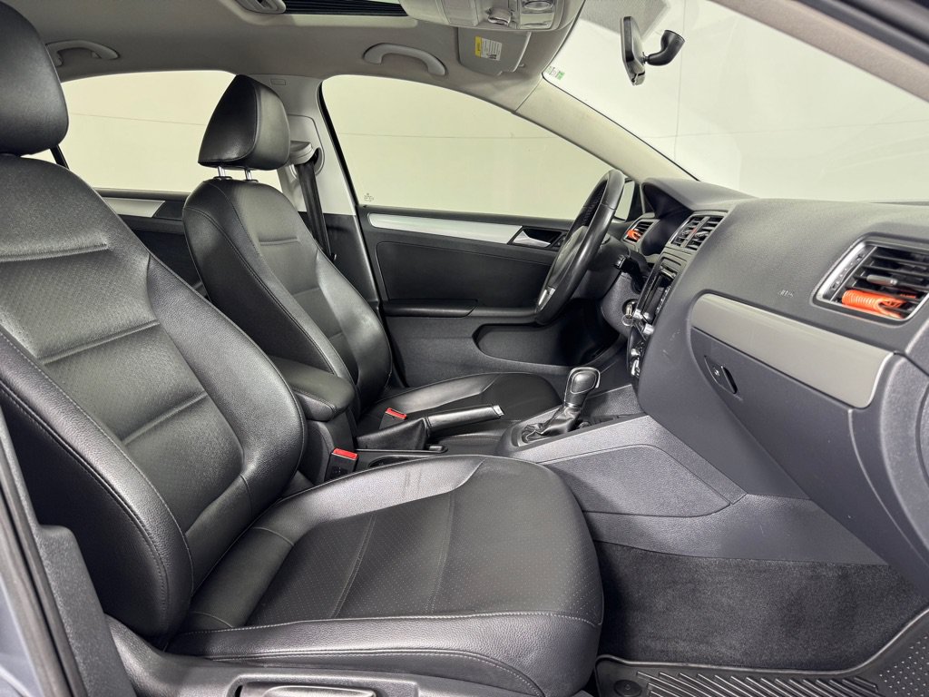 Used 2013 Volkswagen Jetta SE FWD image 22