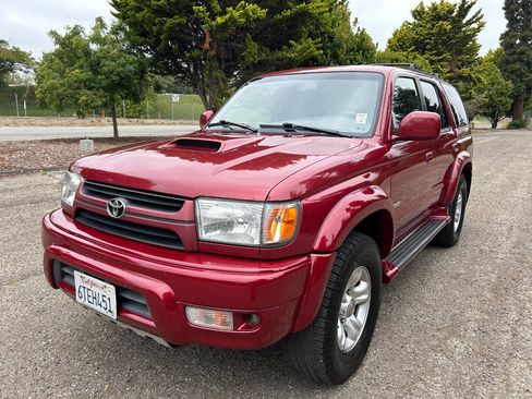 Used 2002 Toyota 4Runner SR5 AWD/4WD image 2