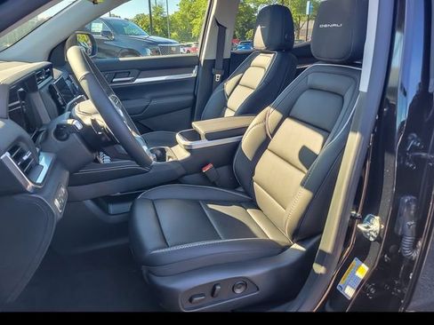 New 2026 GMC Terrain Denali w/ LPO, Black Badging Package AWD/4WD image 11