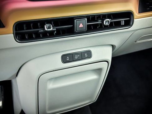 New 2025 Volkswagen ID. Buzz 1st Edition image 17