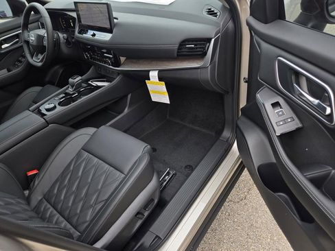 New 2026 Nissan Rogue Platinum image 7