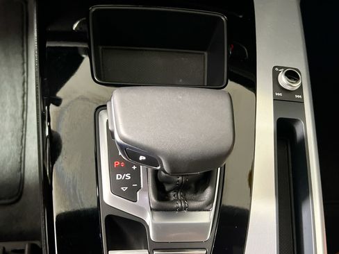 Used 2025 Audi Q5 2.0T Premium image 25