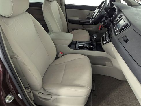 Used 2020 Kia Sedona LX image 37