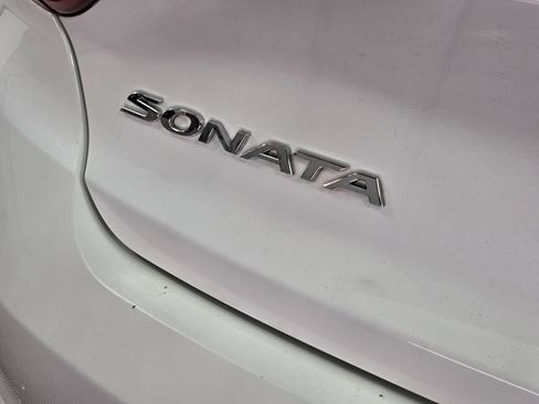 Used 2016 Hyundai Sonata SE FWD image 11