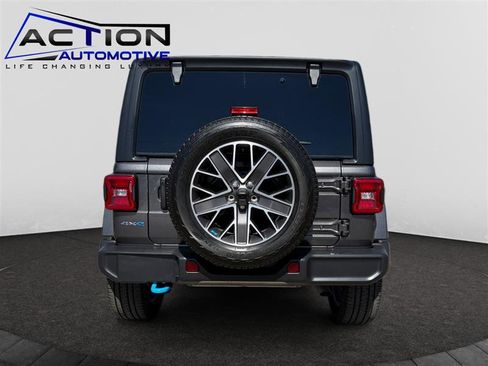 Used 2023 Jeep Wrangler Sahara AWD/4WD image 7