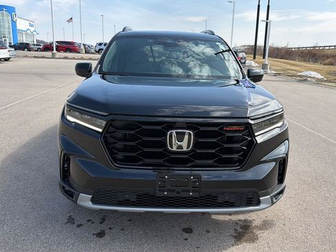 Certified 2025 Honda Pilot TrailSport image 6