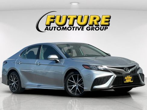 Used 2024 Toyota Camry SE w/ Convenience Package FWD image 2