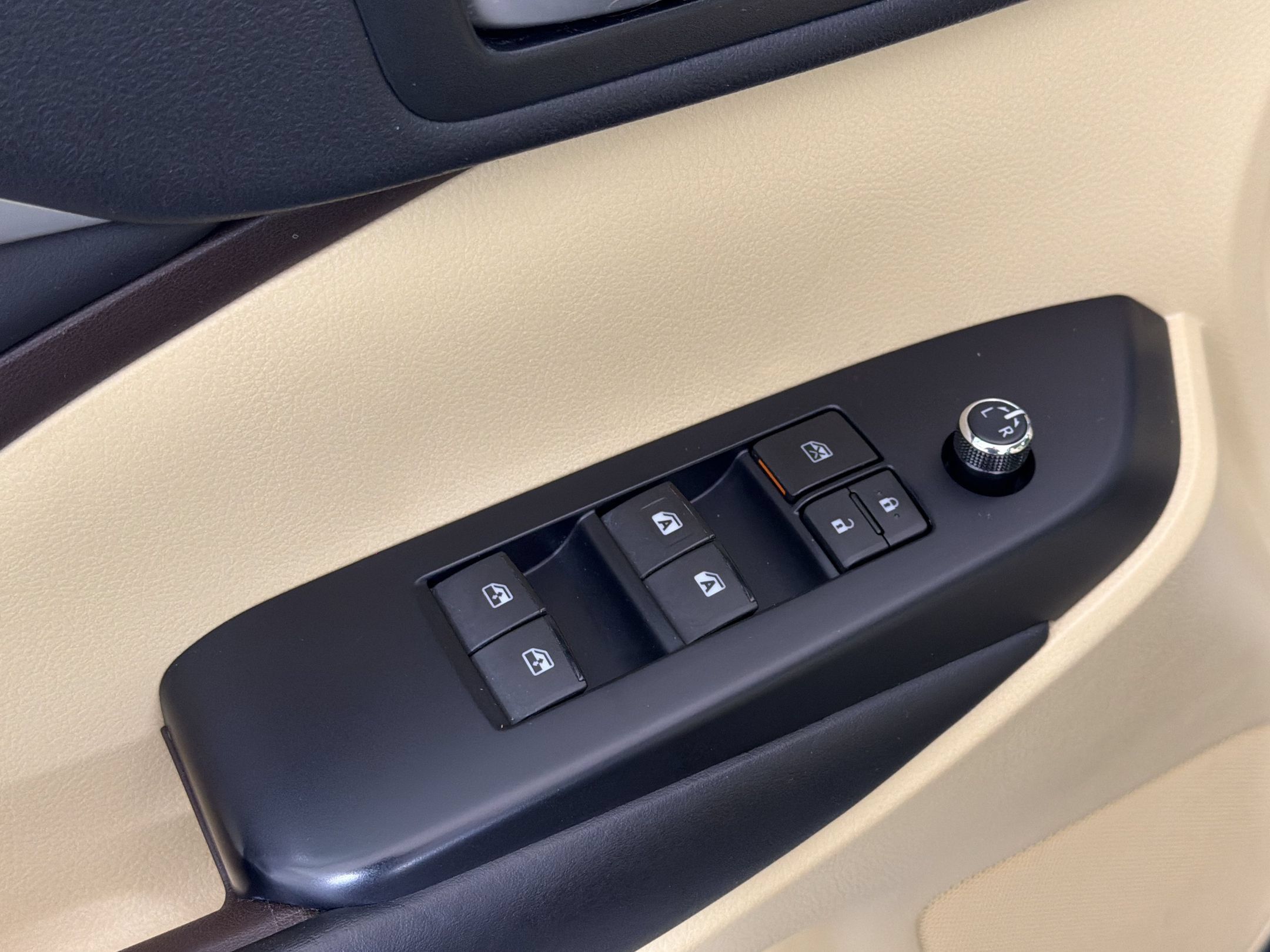 Used 2019 Toyota Highlander XLE AWD/4WD image 31