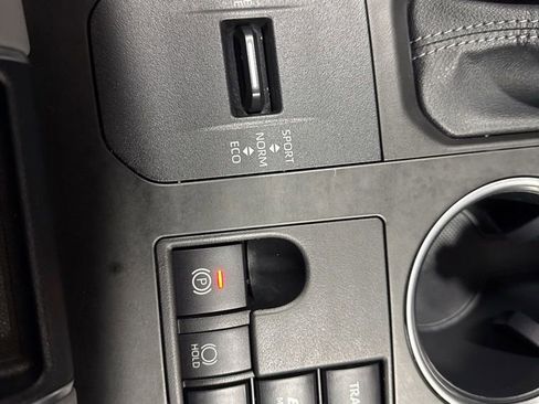 Used 2023 Toyota Highlander XLE image 8