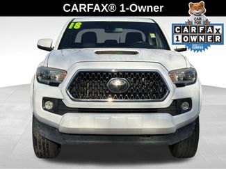 Used 2018 Toyota Tacoma TRD Sport w/ Technology Package video 2