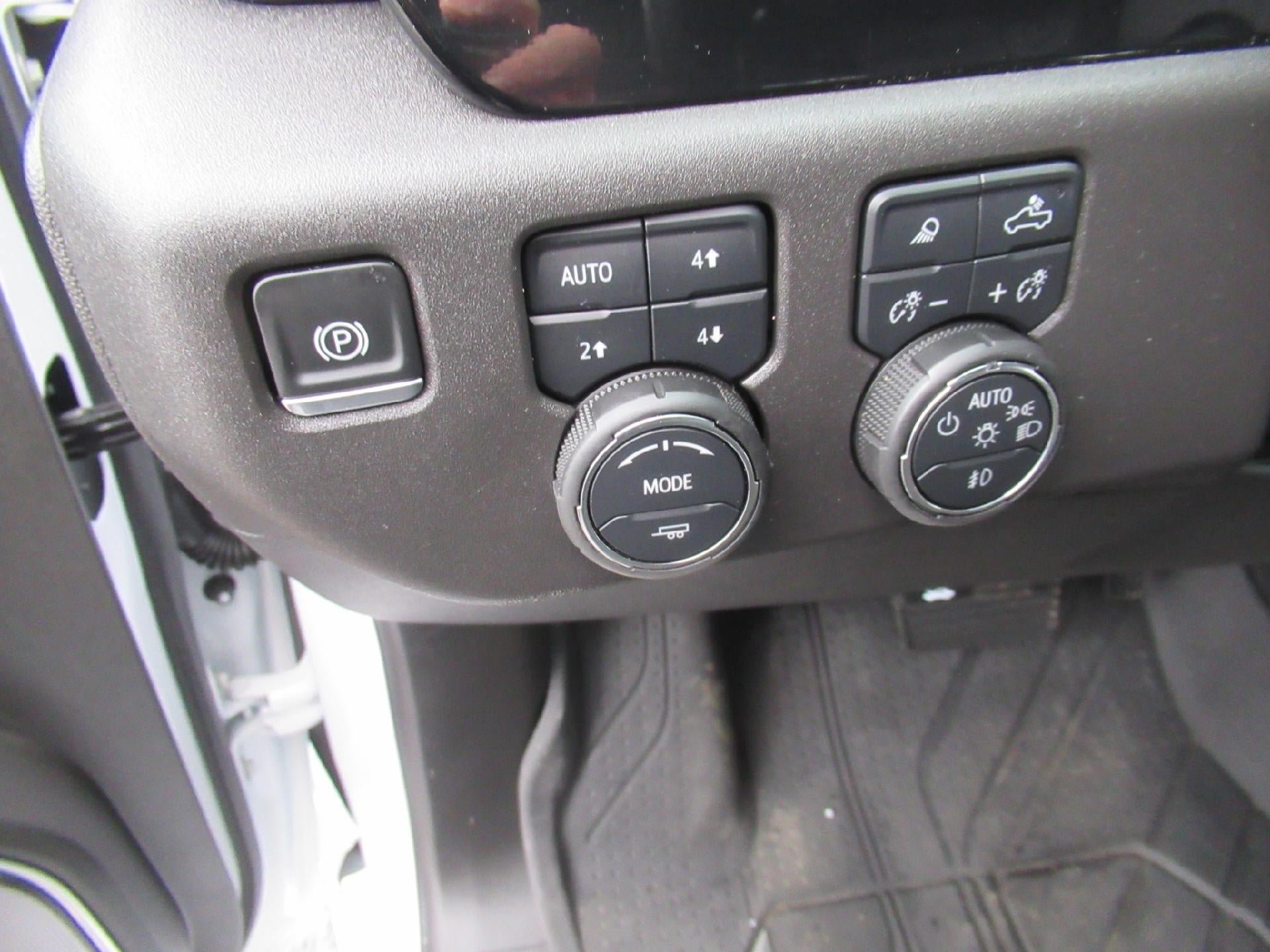 Certified 2025 Chevrolet Silverado 1500 High Country w/ Z71 Off-Road Package AWD/4WD image 11