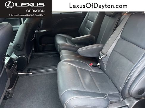 Used 2016 Toyota Sienna L image 27