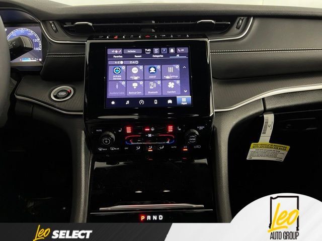 Used 2023 Jeep Grand Cherokee Altitude RWD image 12