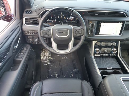 Used 2023 GMC Yukon Denali w/ Denali Reserve Package image 16