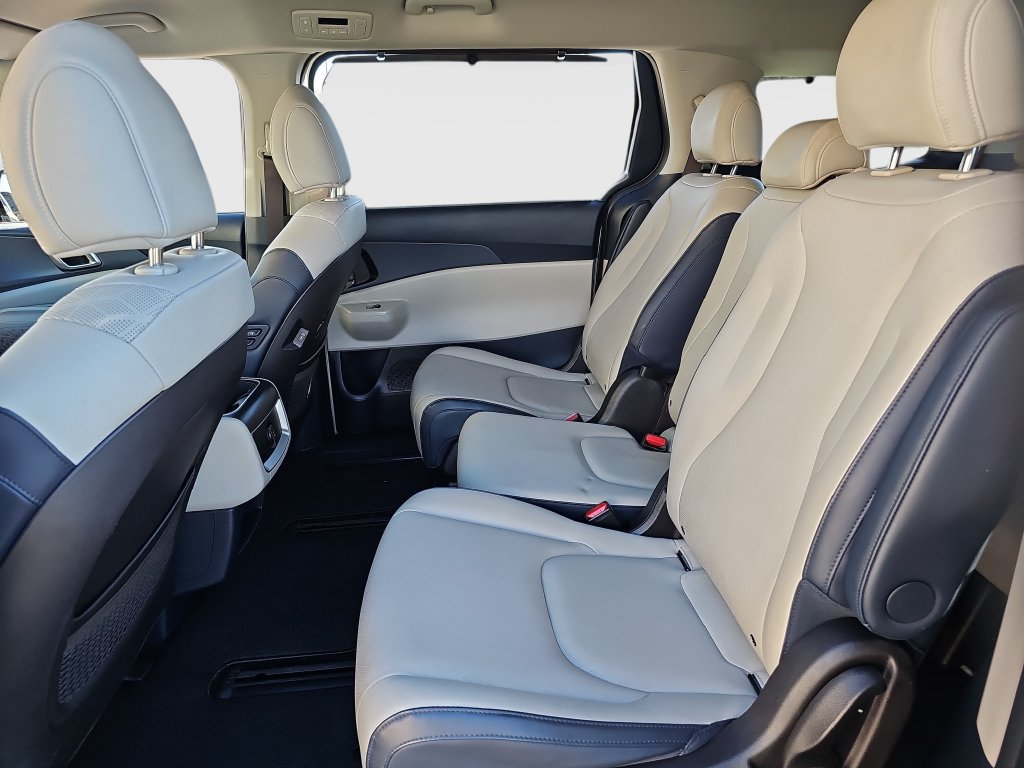 Used 2026 Kia Carnival EX FWD image 20