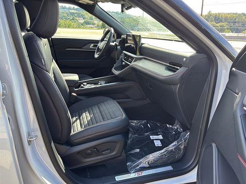 Used 2027 Ford Explorer ST-Line w/ Premium Package AWD/4WD image 19