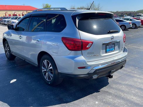Used 2017 Nissan Pathfinder SL AWD/4WD image 5