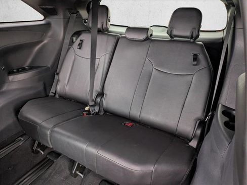 Used 2025 Toyota Sienna XLE Woodland Edition image 20