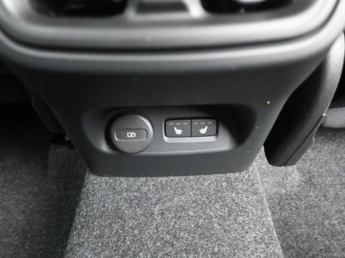 Used 2025 Volvo XC40 B5 Plus AWD/4WD image 33