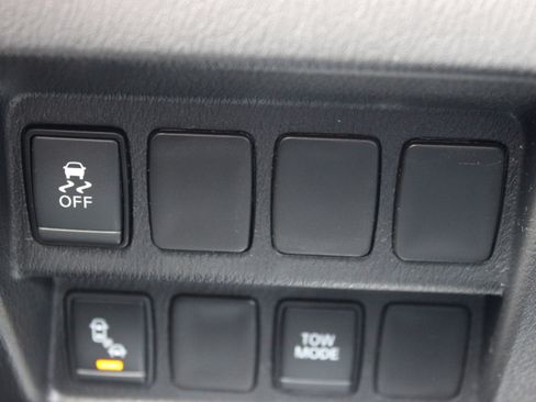 Used 2020 Nissan Pathfinder SV AWD/4WD image 31