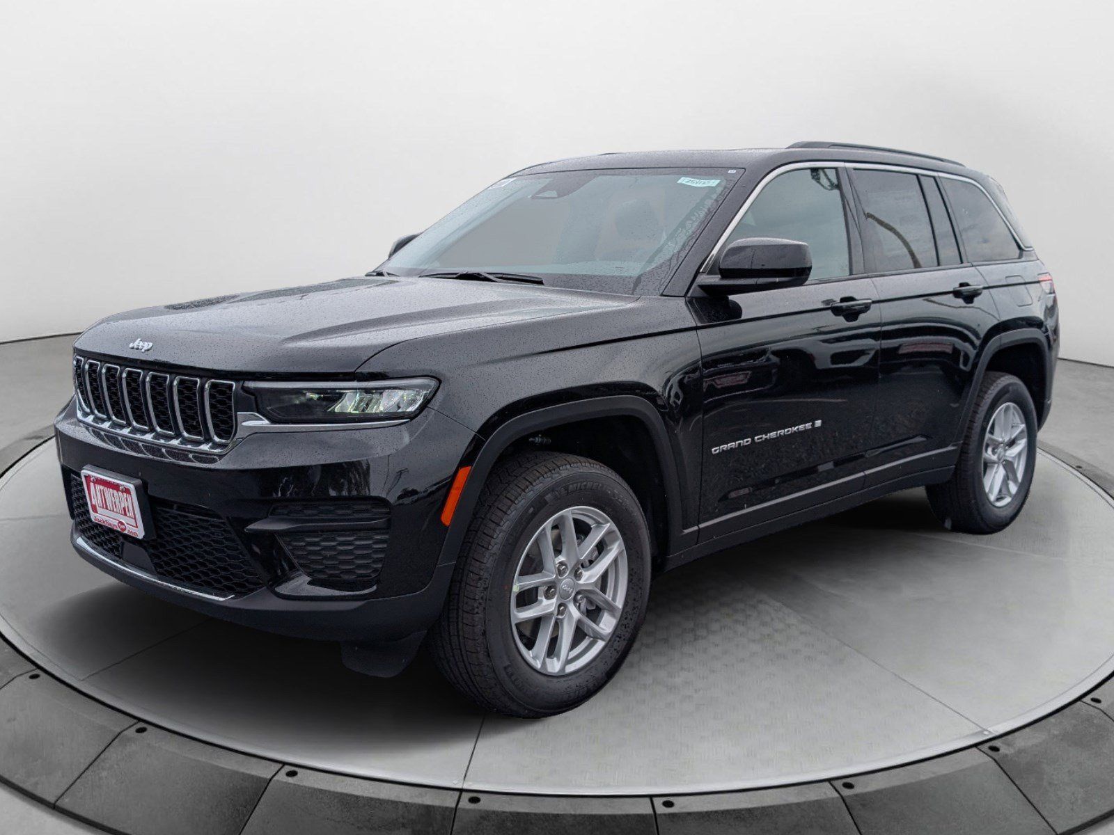 New 2025 Jeep Grand Cherokee Laredo w/ Luxury Tech Group I AWD/4WD image 6