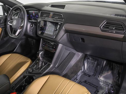 Used 2023 Volkswagen Tiguan SE image 43