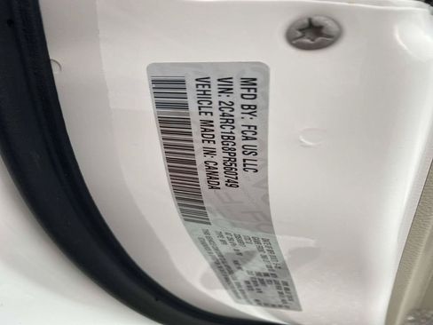 Used 2023 Chrysler Pacifica Touring-L FWD image 21