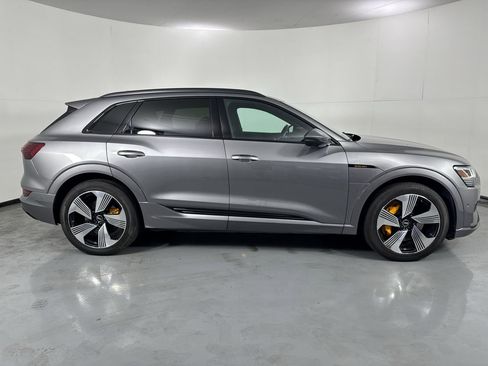 Used 2023 Audi e-tron Premium Plus w/ Premium Plus Package AWD/4WD image 38