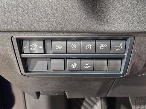 Used 2025 Toyota Tundra Limited AWD/4WD image 25