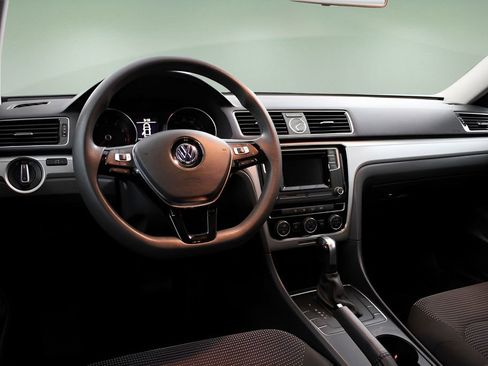 Used 2016 Volkswagen Passat 1.8T S image 14