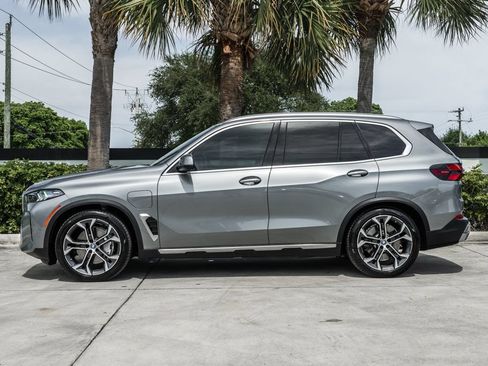 Used 2025 BMW X5 xDrive50e w/ Executive Package AWD/4WD image 3