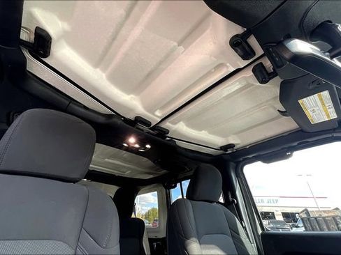 Used 2022 Jeep Wrangler Unlimited Sport image 21