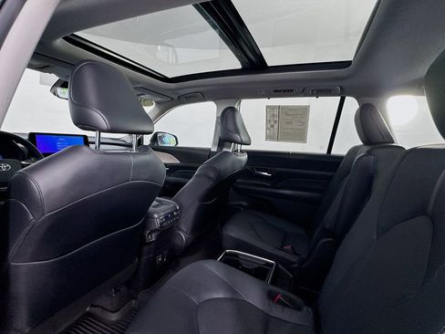 Used 2024 Toyota Grand Highlander Platinum image 19